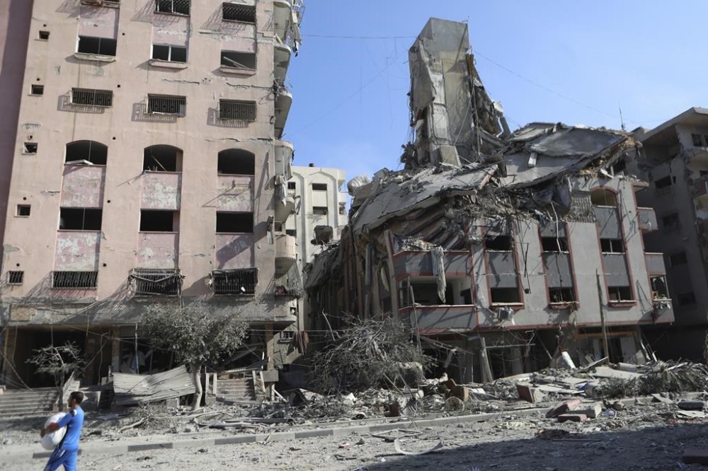 Palestinians leave their homes following Israeli bombardment on Gaza City, Monday, Oct. 30, 2023. (AP Photo/Abed Khaled)