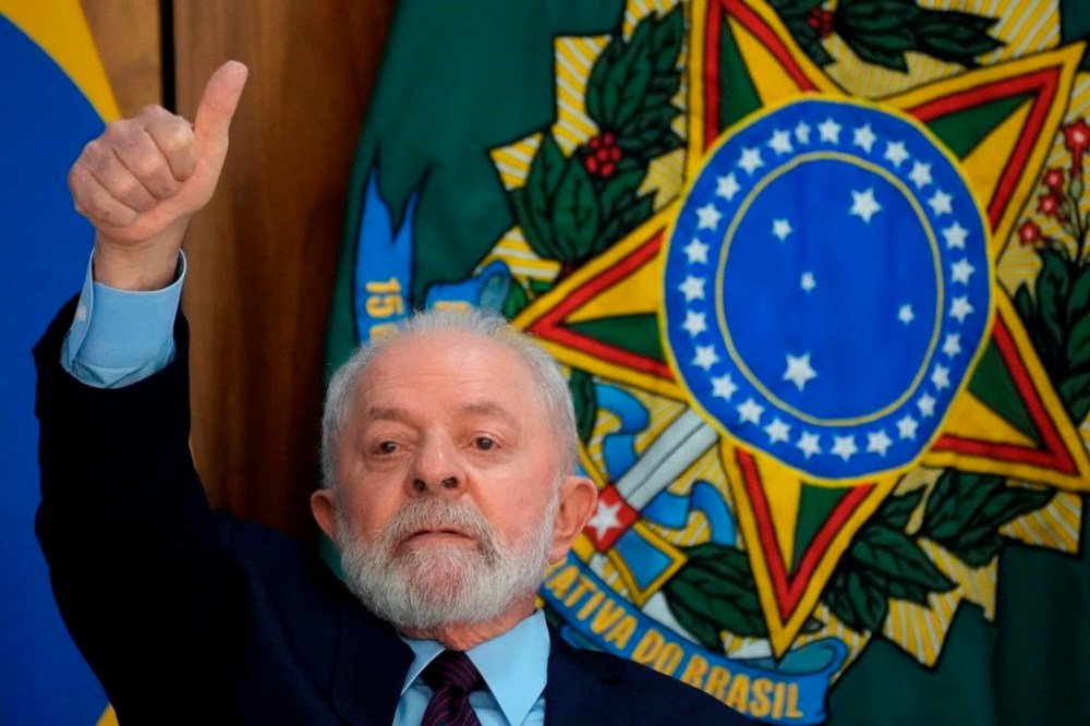 Brazil's President Luiz Inacio Lula da Silva gives a thumbs up sign during a breakfast with journalists at Planalto presidential palace in Brasilia, Brazil, Friday, Oct. 27, 2023, on his 78th birthday. (AP Photo/Eraldo Peres)