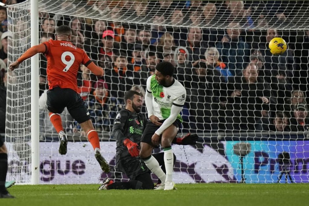 Luton Town's Carlton Morris makes an attempt to score during the English Premier League soccer match between Luton Town and Liverpool, at Kenilworth Road, in Luton, England, Sunday, Nov. 5, 2023. (Alastair Grant)