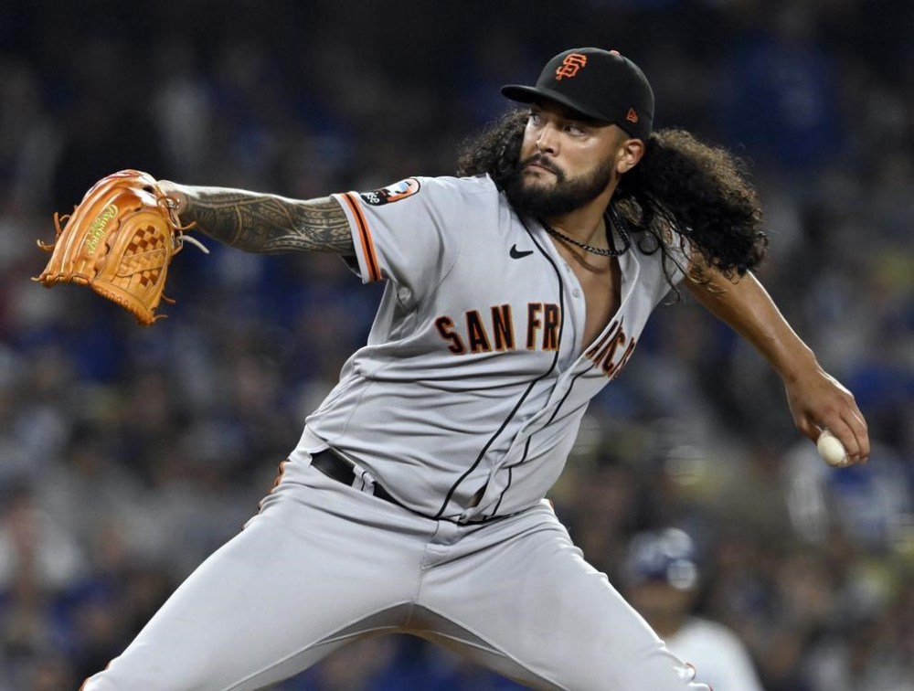 FILE - San Francisco Giants starting pitcher Sean Manaea throws to a Los Angeles Dodgers batter during the seventh inning of a baseball game in Los Angeles, Sept. 22, 2023. Left-hander Manaea has opted out of his 2024 contract with the Giants, becoming a free agent. The pitcher confirmed his decision to The Associated Press, Sunday, Nov. 5, 2023. (AP Photo/Alex Gallardo, File)