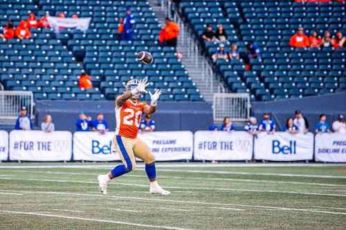 MIKAELA MACKENZIE / WINNIPEG FREE PRESS

Bomber Brady Oliveira warms up before a big game against the Argos at IG Field on Friday, Sept. 29, 2023. For sports story.
Winnipeg Free Press 2023.