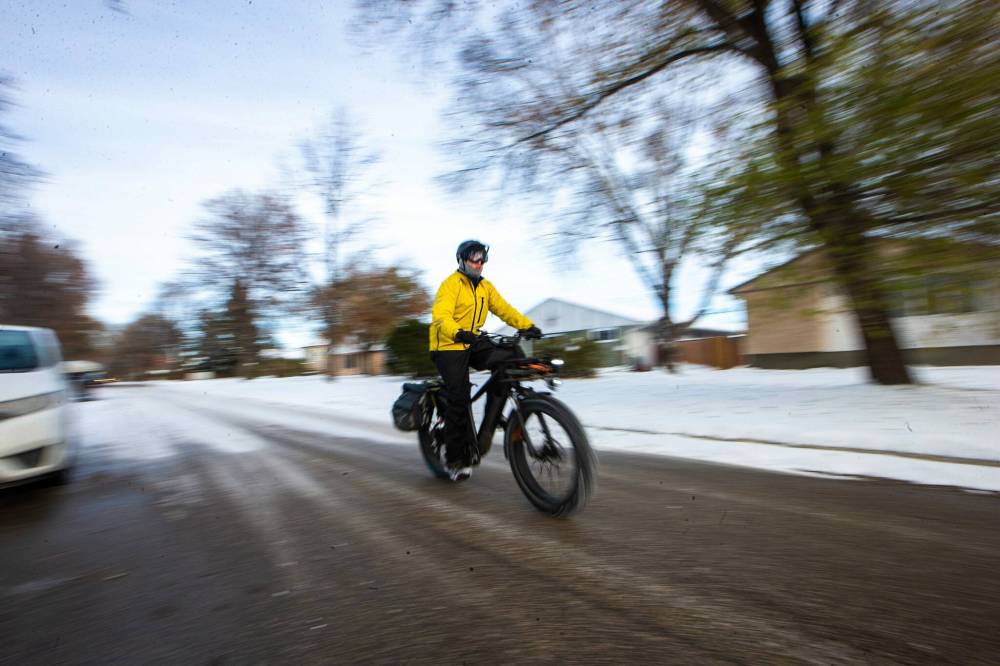 MIKAELA MACKENZIE / WINNIPEG FREE PRESS
Cyclist Ian Walker was the target of a recent road rage incident, but says has been getting better for bikes on Winnipeg streets.