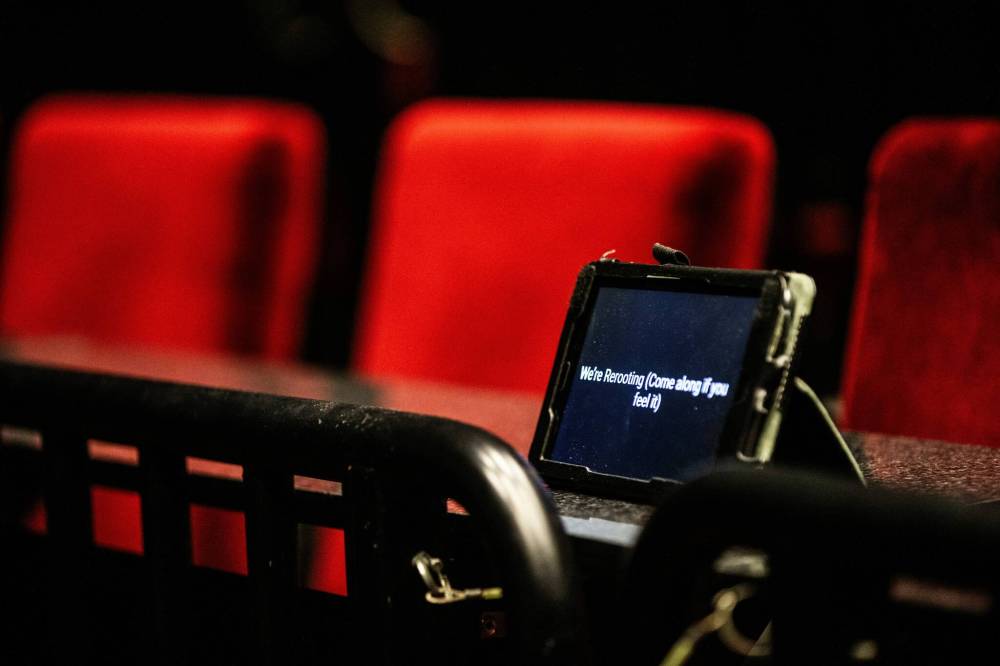 MIKAELA MACKENZIE / WINNIPEG FREE PRESS
Théâtre Cercle Molière’s English-language translations are delivered to individual tablets.