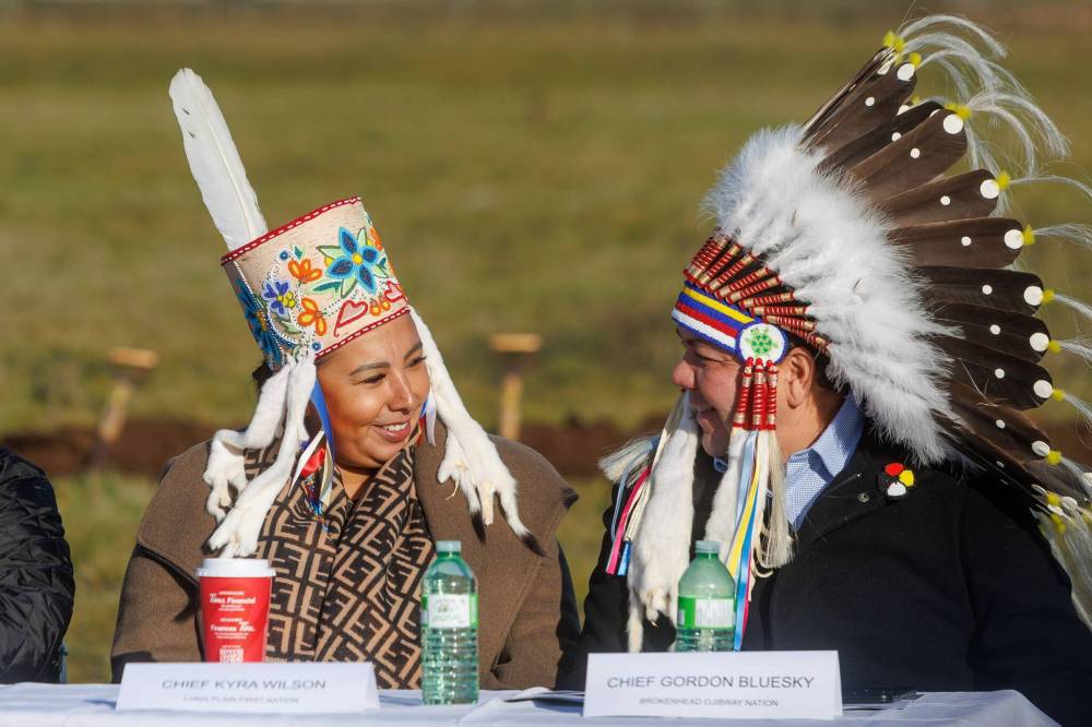 MIKE DEAL / WINNIPEG FREE PRESS
Long Plain First Nation Chief Kyra Wilson (left) and Brokenhead First Nation Chief Gordon BlueSky react to Premier Wab Kinew reads an Order of Cabinet that relinquishes any future provincial claim to the economic development zone.