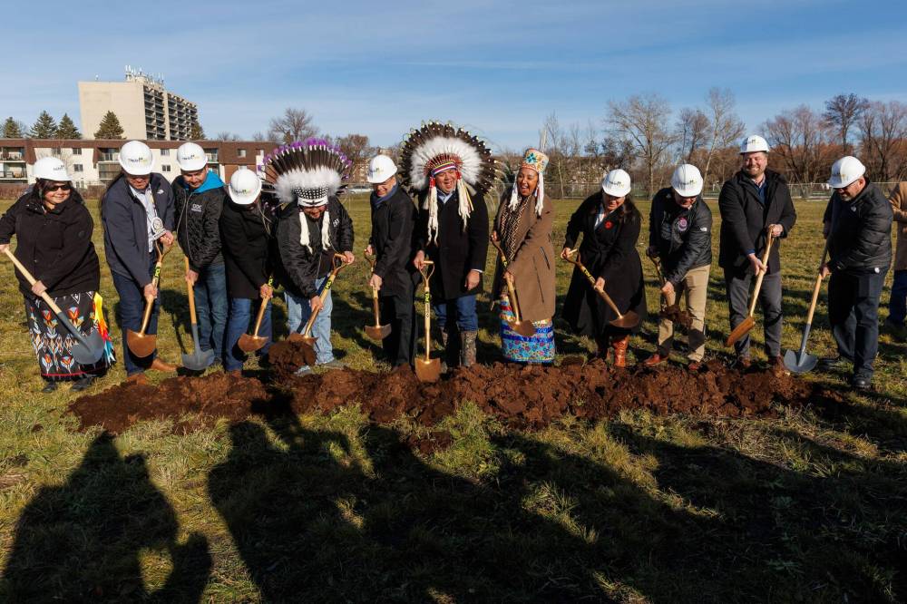 MIKE DEAL / WINNIPEG FREE PRESS
Federal MP Ben Carr, Premier Wab Kinew, Winnipeg Mayor Scott Gillingham, Chief Gordon BlueSky, Chief E.J. Fontaine, Grand Chief Cathy Merrick, Grand Chief Jerry Daniels, and Chief Sheldon Kent and others attend a ground breaking ceremony at Naawi-Oodena.