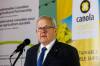 MIKE DEAL / WINNIPEG FREE PRESS
                                Lawrence MacAulay, federal minister of agriculture and agri-food, announces over $9 million in funding to the Canola Council of Canada (CCC) in Glenlea, Tuesday.