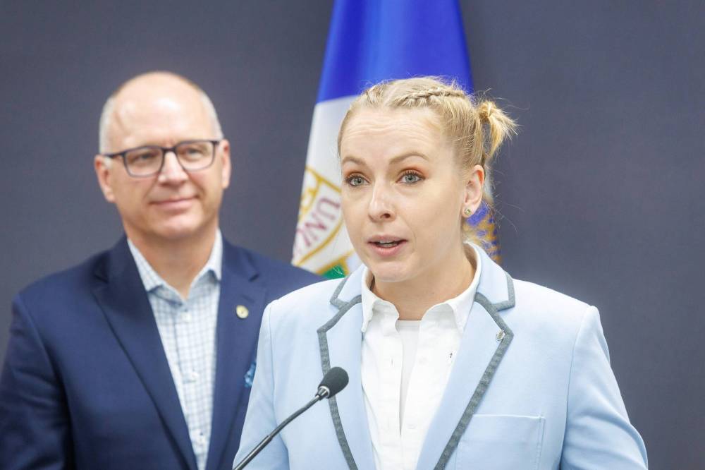 Siloam Mission CEO Tessa Blaikie Whitecloud, right, with Mayor Scott Gillingham. (Mike Deal / Winnipeg Free Press)
