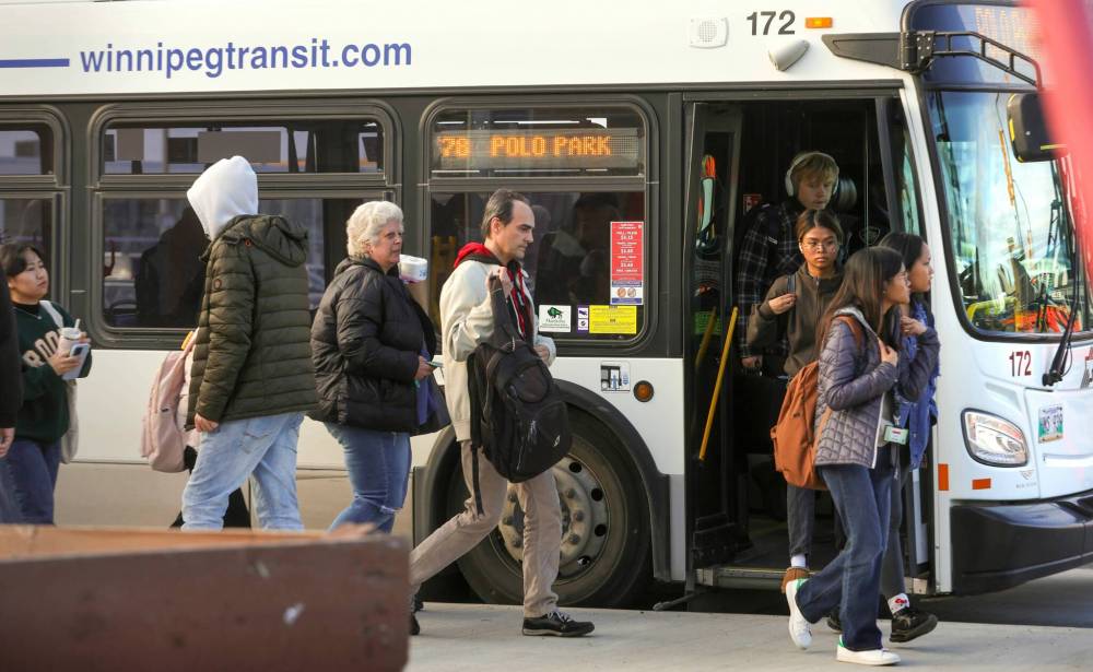 RUTH BONNEVILLE / WINNIPEG FREE PRESS FILES
The City is accelerating its Winnipeg Transit Master Plan, which will increase bus frequency and add