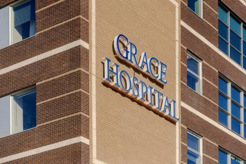 MIKE DEAL / WINNIPEG FREE PRESS
                                The Grace Hospital and Adult Emergency entrance at 300 Booth Drive. 231116 - Thursday, November 16, 2023.