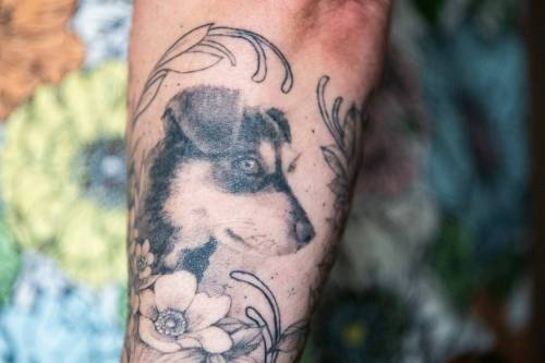 MIKAELA MACKENZIE / WINNIPEG FREE PRESS
                                Lucy, shown on Klassen&rsquo;s arm, had a gentle demeanour and love of water.