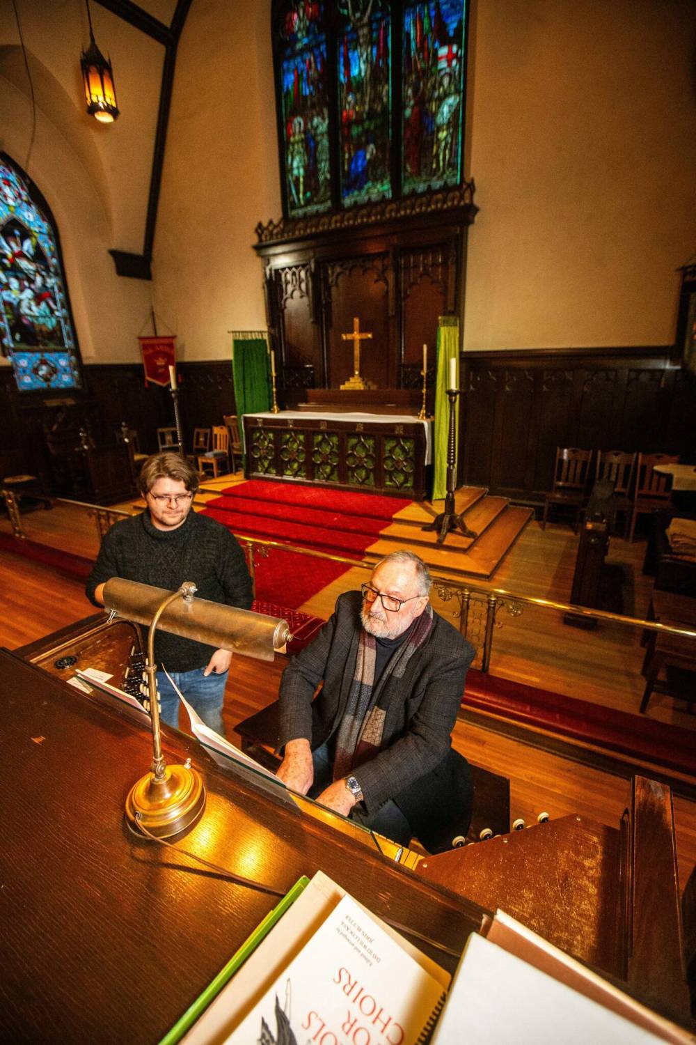 MIKAELA MACKENZIE / WINNIPEG FREE PRESS
Winnipeg-based composer Mark Holmes à Court (left) and organist and choir director Dietrich Bartel at All Saints Anglican Church.