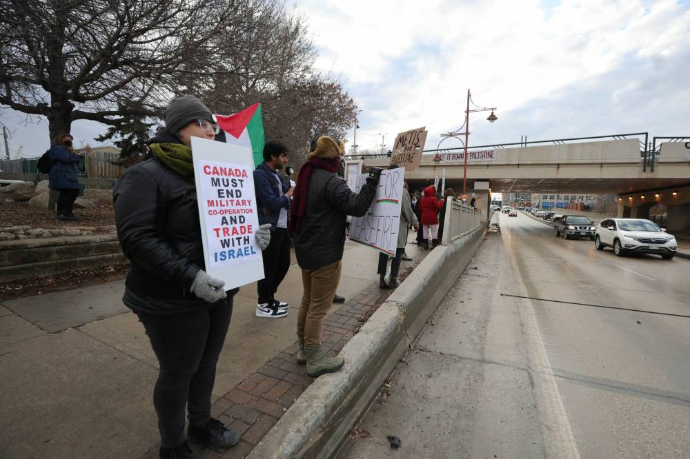 WINNIPEG FREE PRESS FILES
Pro-Palestinian protestors blockaded a CN rail line in downtown Winnipeg last Monday. The rail company is suing the protesters and is asking for a court order to prevent them from doing it again.