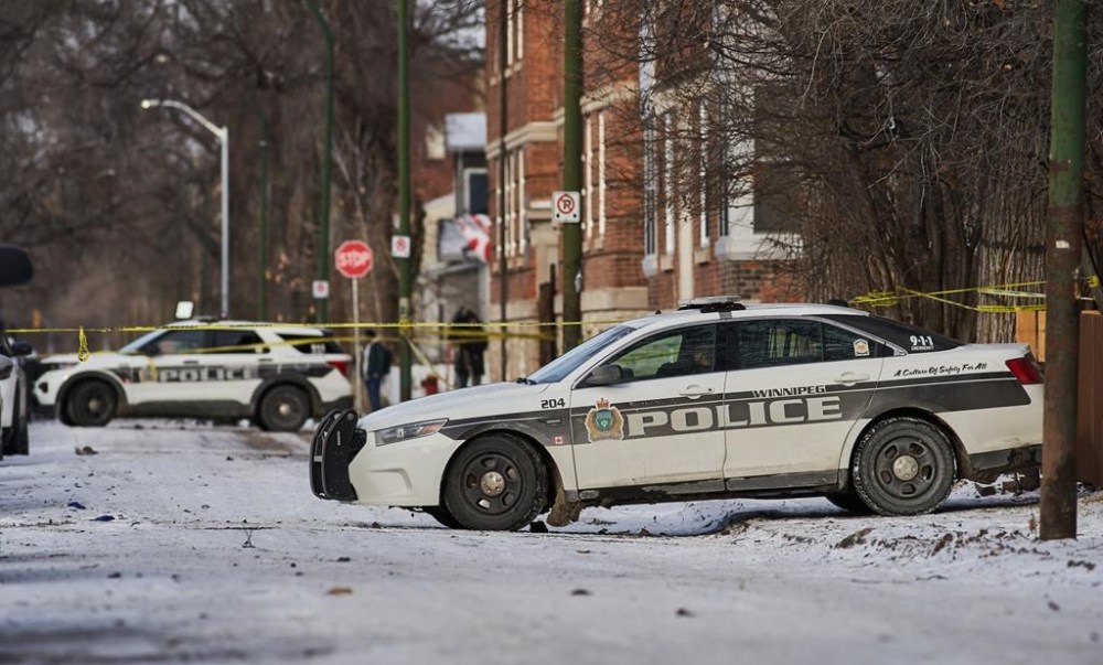 Four people are now dead, two of whom were sisters, after a shooting in Winnipeg's West Broadway neighbourhood early Sunday morning. (The Canadian Press / David Lipnowski)