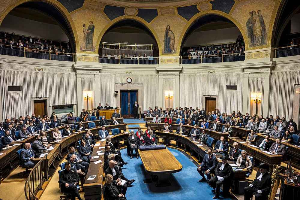 THE CANADIAN PRESS / AARON VINCENT ELKAIM
The legislative assembly during the First Session of the 43rd Manitoba legislature speech from the throne at the Manitoba Legislative Building.