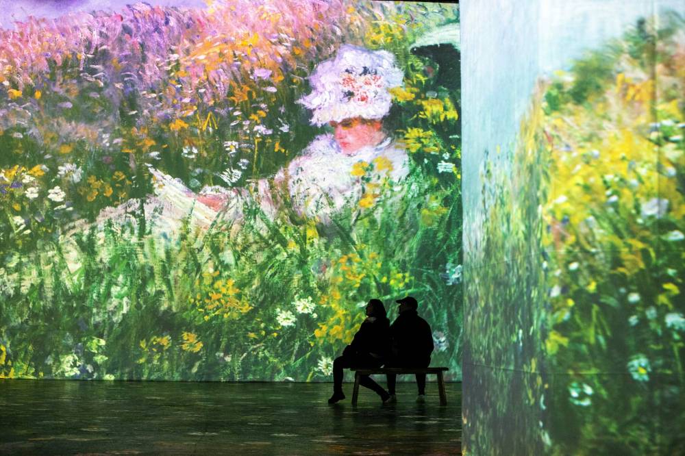 MIKAELA MACKENZIE / WINNIPEG FREE PRESS
Pam Hardman (left) and Alyssa Ducharme enjoy Thursday's VIP preview of Beyond Monet: The Immersive Experience, a touring exhibition now at the RBC Convention Centre that puts you inside Monet’s ethereal impressionist works.