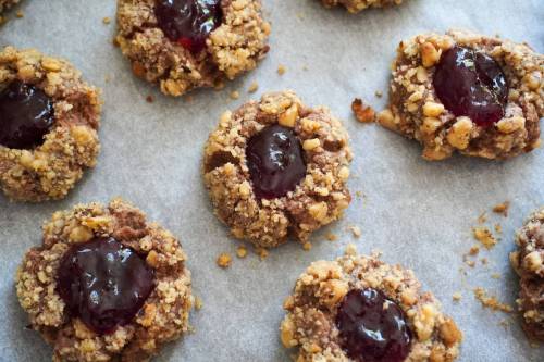 Eva Wasney / Winnipeg Free Press
                                Eileen Ewanchuk has a thimble she’s set aside for making these jam-filled cookies.