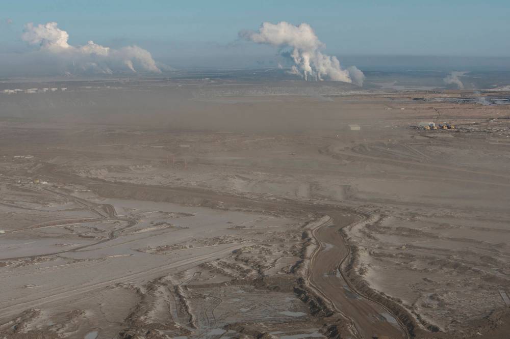 AMBER BRACKEN FOR THE NARWHAL 
Suncor site with emissions from its base plant and Mildred Lake plant in background.