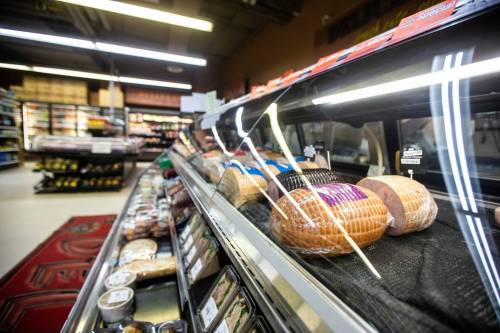 MIKAELA MACKENZIE / WINNIPEG FREE PRESS
                                A recent report finds Canadians are spending less on food despite rising prices.