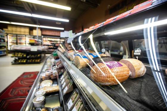 Climate change, energy costs, inflation, consumer indebtedness and disposable income are among the factors that could significantly impact food prices in the coming year, the report highlights. (Mikaela MacKenzie / Winnipeg Free Press)