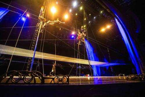 MIKAELA MACKENZIE / WINNIPEG FREE PRESS 	 Cirque du Soleil Paradis Act artists train on stage they prepare for their Corteo show at the Canada Life Centre on Thursday, Dec. 7, 2023. For Jen story. Winnipeg Free Press 2023