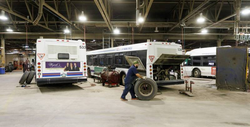 MIKE DEAL / WINNIPEG FREE PRESS
Buses get their tires and brakes repaired at the Winnipeg Transit Service and Maintenance buildings at 421 Osborne Street.
