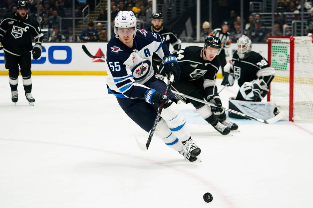 Ryan Sun / The Associated Press
Winnipeg Jets centre Mark Scheifele chases the puck during the first period against the Los Angeles Kings, Wednesday in Los Angeles.
