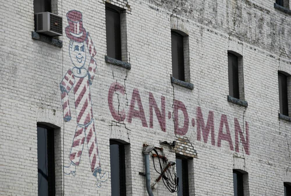 JOHN WOODS / WINNIPEG FREE PRESS
Scott-Bathgate, the Exchange District confectionery manufacturer of Can-D-Man logoed Nutty Club products announced it will wind down operations by the end of January.