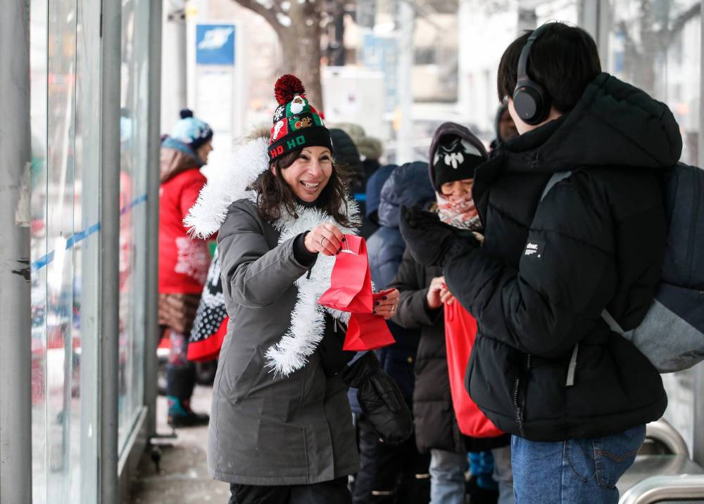 Lisa Morantz, a director with Urban Wagons, greets people along Graham Avenue. Morantz say people who want to volunteer can connect via Urban Wagons’ Facebook page or by showing up to the parking lot behind the Tim Hortons on Graham Avenue at 6 p.m. Mondays. (John Woods / Winnipeg Free Press)