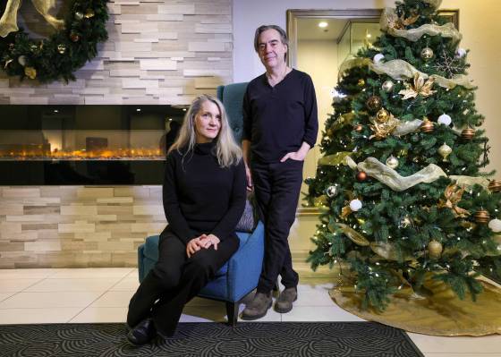 Crash Test Dummies' Brad Roberts and Ellen Reid are home for Christmas. (Ruth Bonneville / Winnipeg Free Press)
