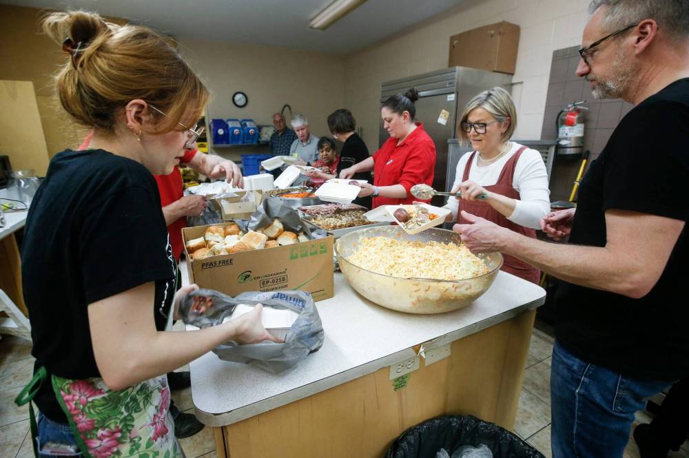 Volunteers at Mission Baptist Church on Sargent Avenue prepare the Christmas meal. (John Woods / Winnipeg Free Press)