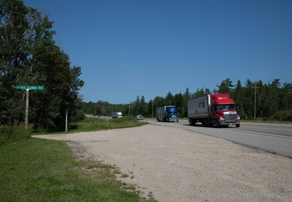 JESSICA LEE / FREE PRESS FILES
The NDP government is proceeding with plans to twin the Trans-Canada Highway between Falcon Lake and the Manitoba-Ontario boundary.