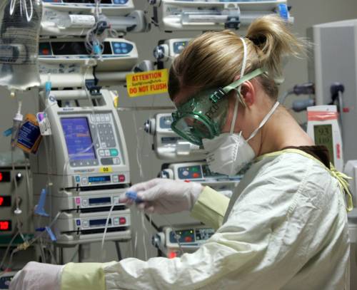 WAYNE GLOWACKI / FREE PRESS FILES
                                The College of Registered Nurses of Manitoba says 95.6 per cent of nurses have renewed their licence this year.