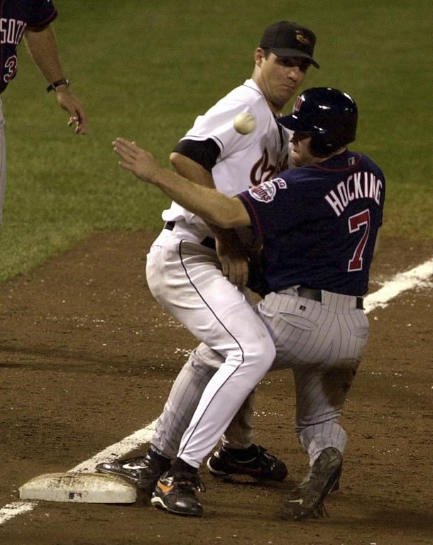 FILE - Baltimore Orioles third baseman Ryan Minor, left, is unable to handle the throw as Minnesota Twins' Denny Hocking, right, steals third during the ninth inning of a baseball game July 31, 2000, at Camden Yards in Baltimore. Former Orioles infielder Minor has died at age 49. The University of Oklahoma said Minor died of cancer Friday, Dec. 22, 2023. (AP Photo/Nick Wass, File)