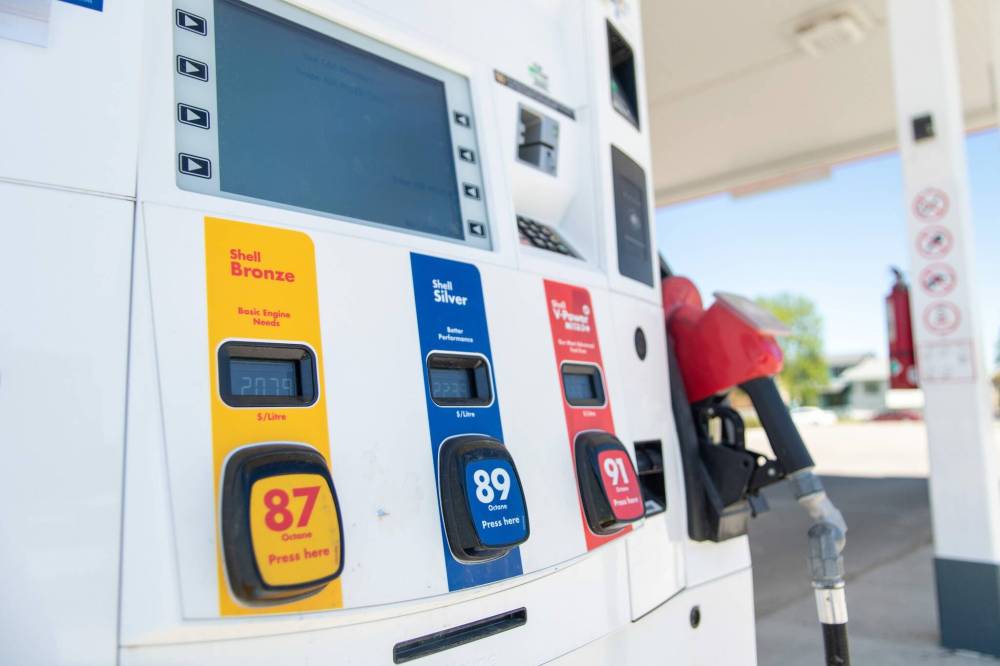 ETHAN CAIRNS / WINNIPEG FREE PRESS FILES
Two days into the NDP’s six-month gas tax holiday, prices vary greatly at stations across the city with some selling fuel for as little as 99 cents per litre.