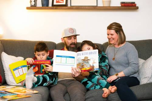 MIKAELA MACKENZIE / WINNIPEG FREE PRESS
                                From left, Asher, 8, dad Ryan, Zev, 6, and mom Amanda Paul read books from the PJ Library, a program run by the Jewish Federation of Winnipeg which provides free books to Jewish families.