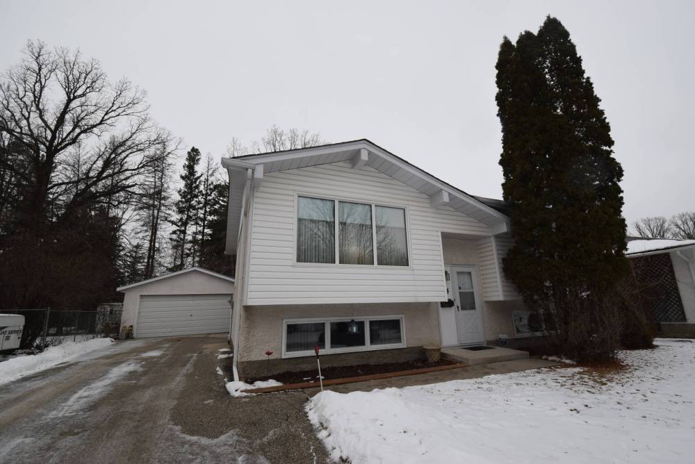 Todd Lewys / Winnipeg Free Press
Situated on a quiet crescent on a mature lot, this tidy bi-level offers young families a solid, affordable home.
