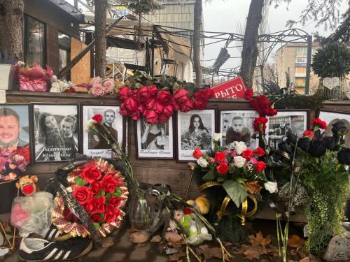 MELISSA MARTIN / WINNIPEG FREE PRESS
                                Outside the wreckage of the Ria Pizza lounge in central Kramatorsk, a memorial has been created for the 13 people killed in a Russian missile attack on the restaurant in late June.