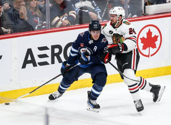Jets leading scorer Mark Scheifele left Thursday's game against the Blackhawks early in the second period with a lower-body injury. (John Woods / The Canadian Press)