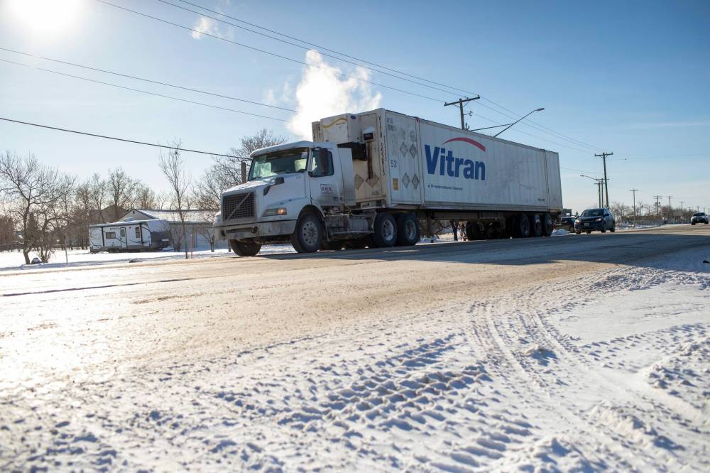 BROOK JONES / WINNIPEG FREE PRESS
 A semi-trailer truck travels down McGillivray Boulevard in Winnipeg. Manitoba Motor Carrier Enforcement officers issued 360 tickets to commercial drivers between Jan. 1, 2023, and Oct. 19, 2023, for failing to properly install and operate electronic logbooks.