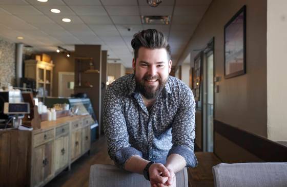 Promenade Brasserie owner Jay Lekopoy (Ruth Bonneville / Winnipeg Free Press files)