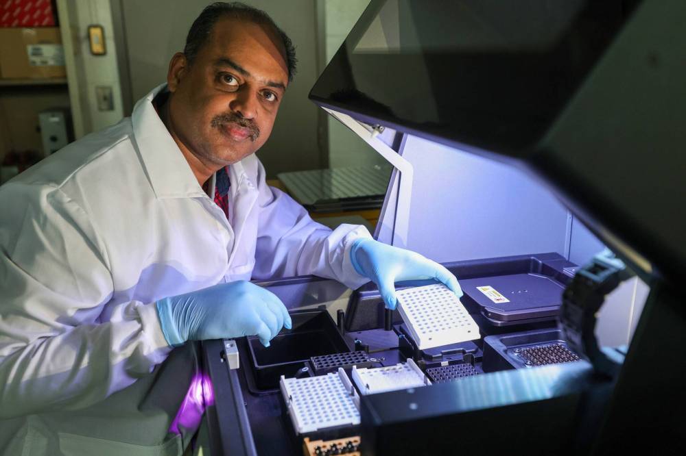 RUTH BONNEVILLE / WINNIPEG FREE PRESS
Santhosh Kallivalappil, co-founder of Novel Biotechnology Inc., left Winnipeg to work in the private sector and came back to start his own biotechnology firm that is developing a new technology for pharmecuetical companies.