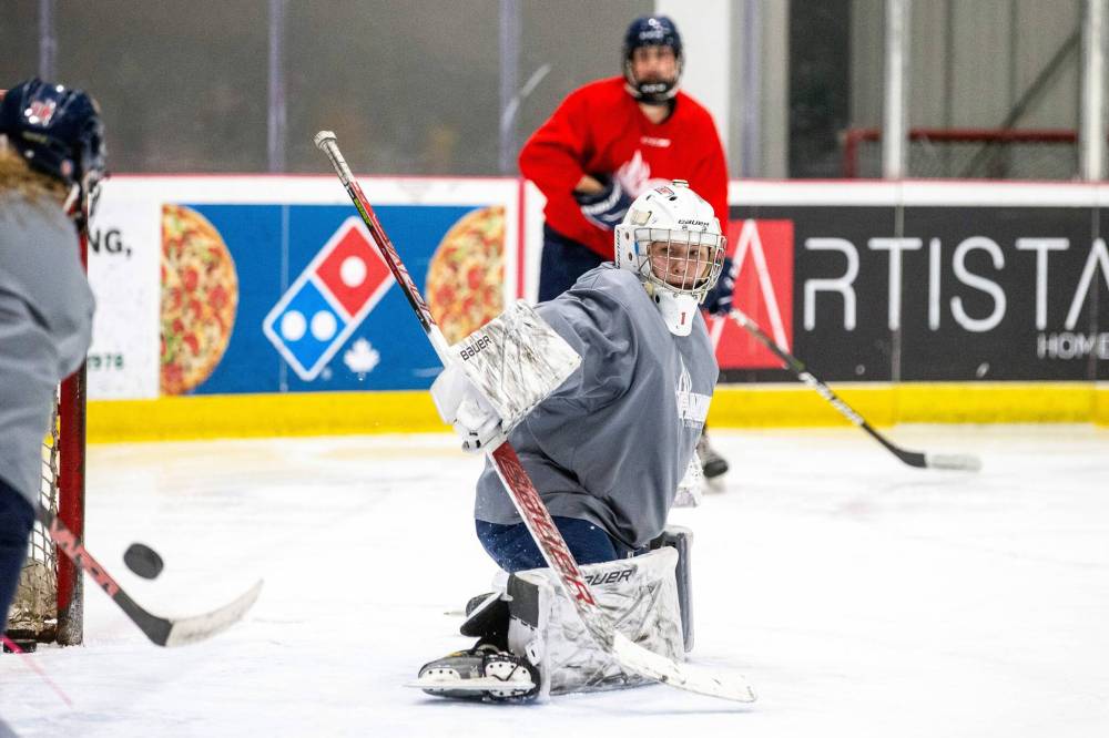 MIKAELA MACKENZIE / WINNIPEG FREE PRESS
St. Mary’s Academy netminder Keyauna Robinson-Prefontaine