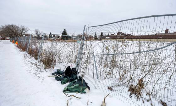 The property at Kimberly Avenue and London Street is triggering complaints to the city and safety concerns, while efforts to rebuild have led to a lawsuit involving the owner and insurance companies. (Ruth Bonneville / Winnipeg Free Press)