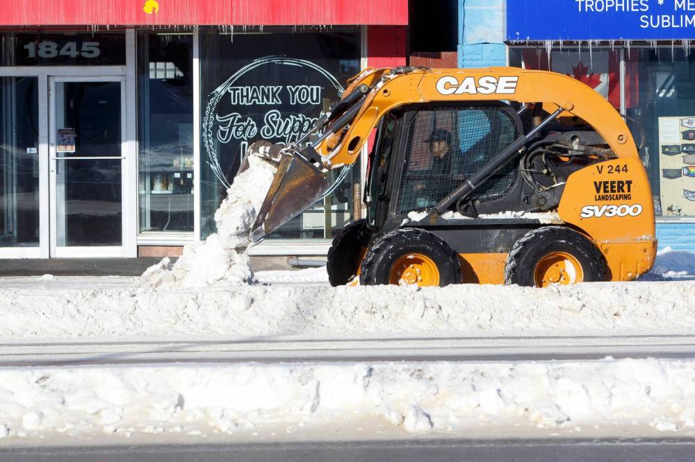 MIKE DEAL / WINNIPEG FREE PRESS FILES
Coun. Matt Allard wants the city to give the clearing of sidewalks the same priority as removing snow on the busiest streets.