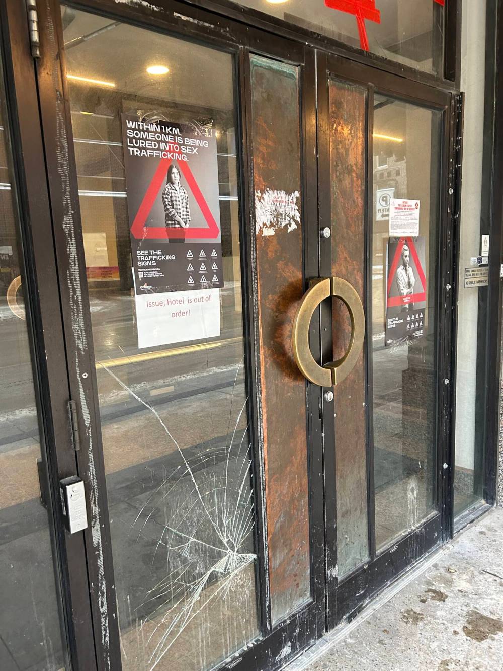 Tyler Searle / Winnipeg Free Press
The Marlborough Hotel remained closed to the public Thursday amid ongoing controversy surrounding a video of a woman being restrained by staff.