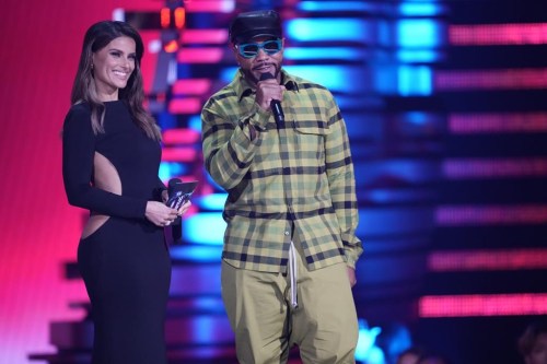 Nelly Furtado, left, and Timbaland present the award for song of the year during the MTV Video Music Awards on Tuesday, Sept. 12, 2023, at the Prudential Center in Newark, N.J. THE CANADIAN PRESS/Charles Sykes/Invision/AP