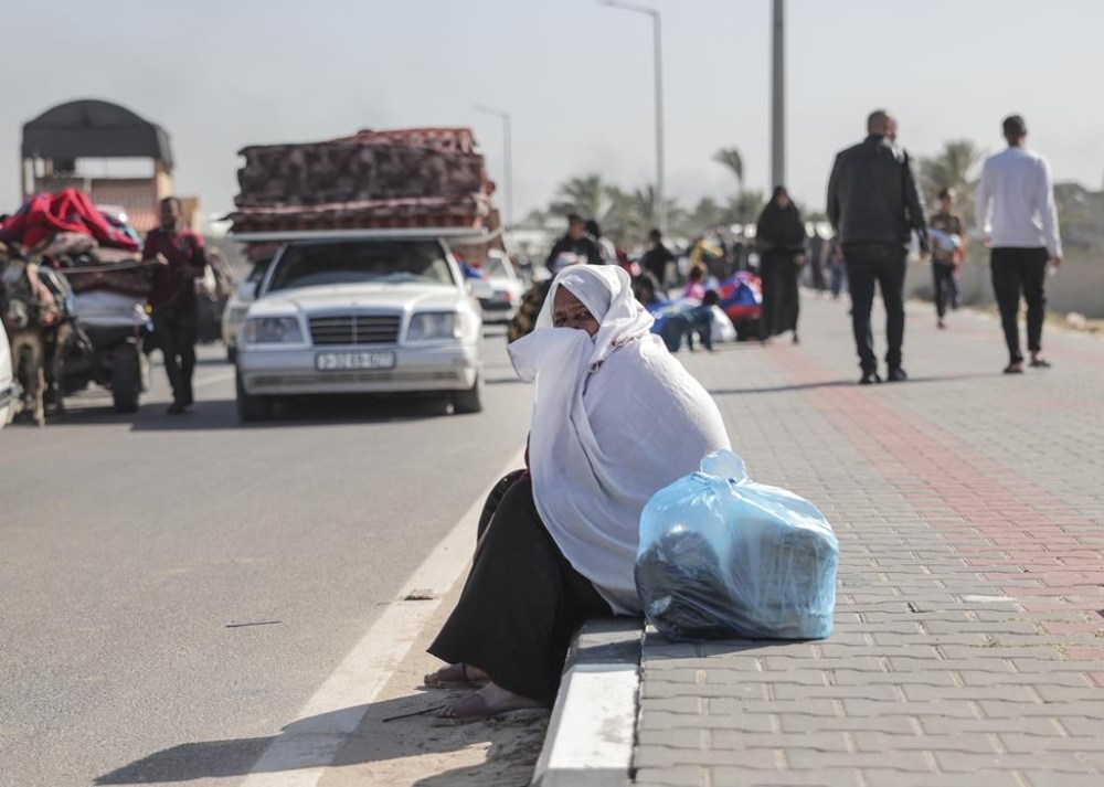 Palestinians flee Khan Younis from Israeli ground and air offensive on the Gaza Strip, Monday, Jan. 22, 2024. (AP Photo/Bashar Taleb)