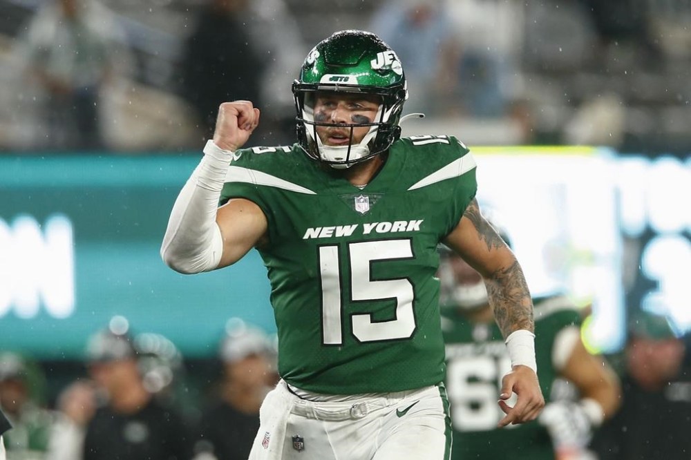 New York Jets quarterback Chris Streveler (15) celebrates after tight end Lawrence Cager runs in a touchdown during the second half of an NFL football game against the Atlanta Falcons, Monday, Aug. 22, 2022, in East Rutherford, N.J. Streveler signed a one-year deal with the Winnipeg Blue Bombers on Wednesday, returning to where he began his pro football career in 2018. THE CANADIAN PRESS/AP-John Munson