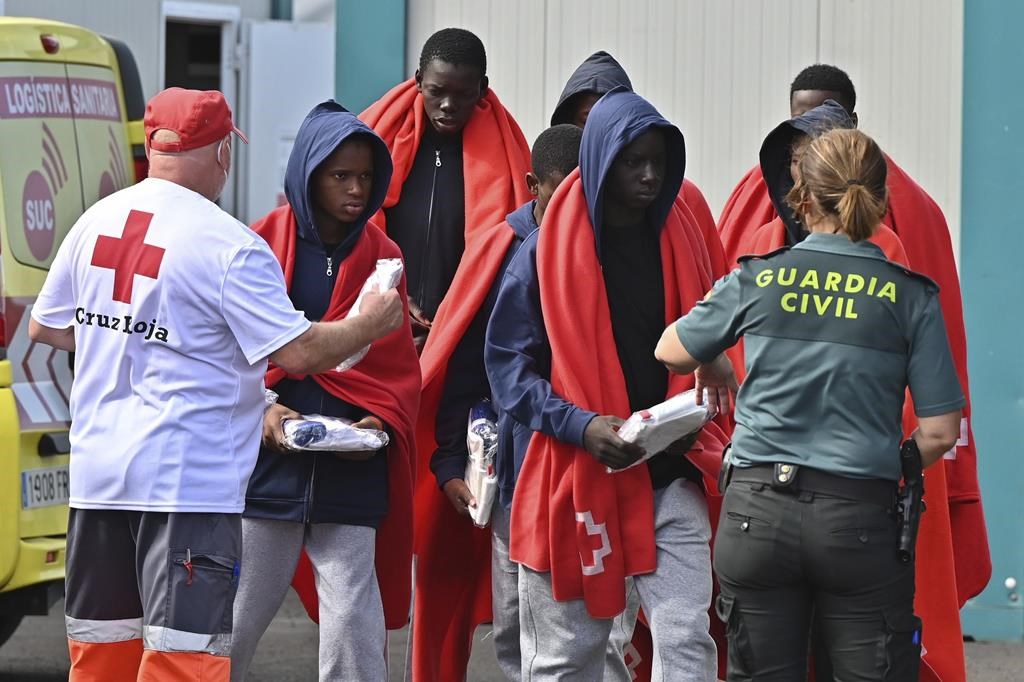スペイン、危険な横断を試みる者が増えたため、3日間で1,000人以上の移民がカナリア諸島に到着したと発表 – Winnipeg Free Press