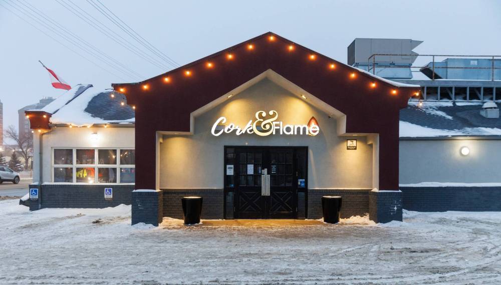 MIKE DEAL / WINNIPEG FREE PRESS FILES
A candlelight vigil is planned for 7 p.m. on Sunday at the Cork & Flame.